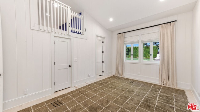 Building Photo - 6815 Dume Dr