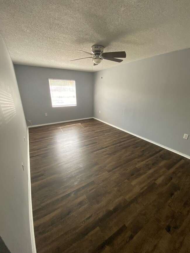 Building Photo - Spacious three bedroom condo