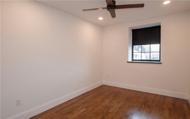 Building Photo - 15 Cranston Ave