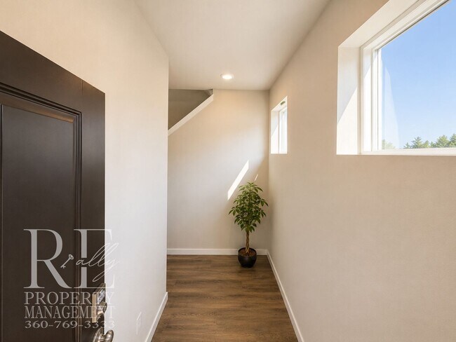 Building Photo - 6657 Yorktown Pl NE