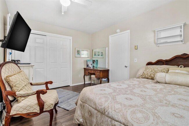 Building Photo - 504 Milwaukee Ave