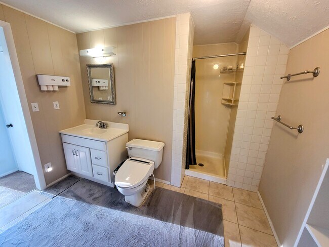 Building Photo - 5830 Holmes St