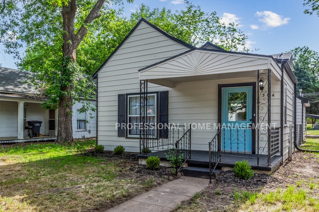 Primary Photo - Beautifully updated 3 bedroom 1 1/2 bath h...