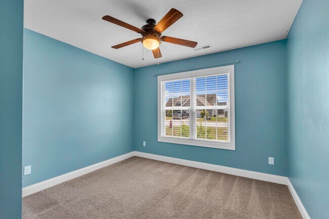Building Photo - 3 bedroom in Sneads Ferry with Fenced Yard
