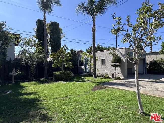 Building Photo - 621 S Highland Ave