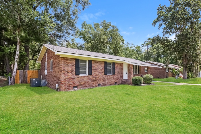 Building Photo - 221 N Pandora Dr