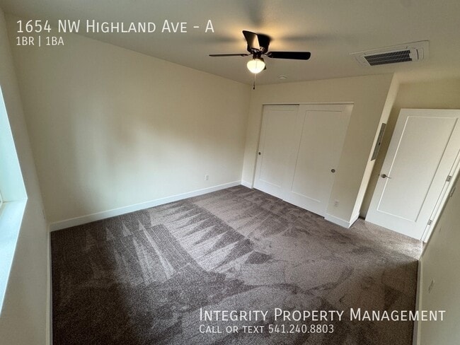 Building Photo - 1654 NW Highland Ave