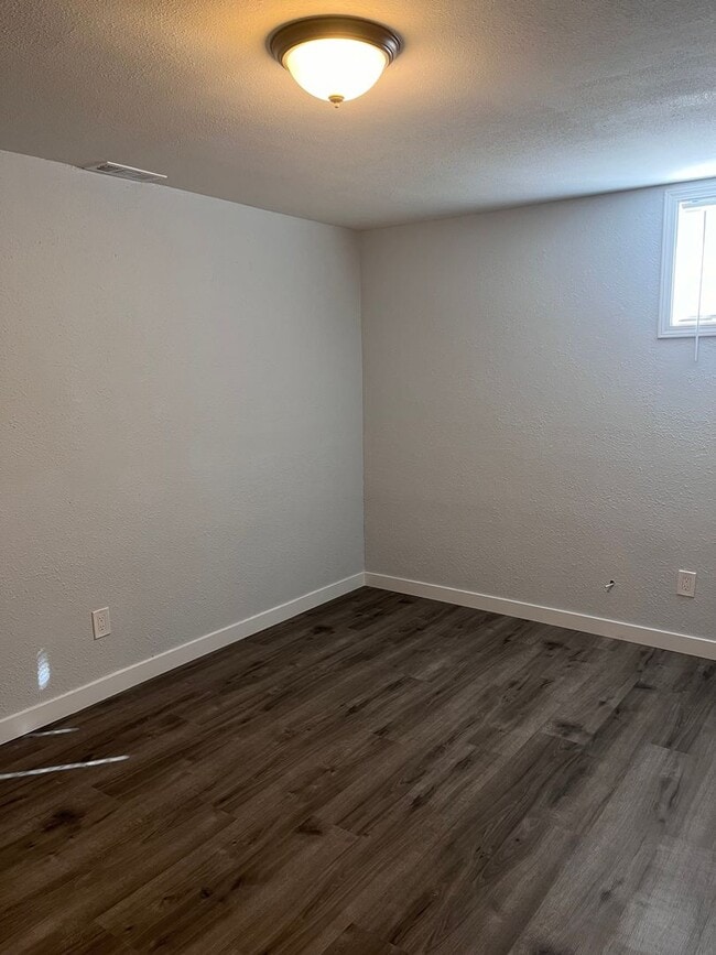 Building Photo - 5622 35th Ave E