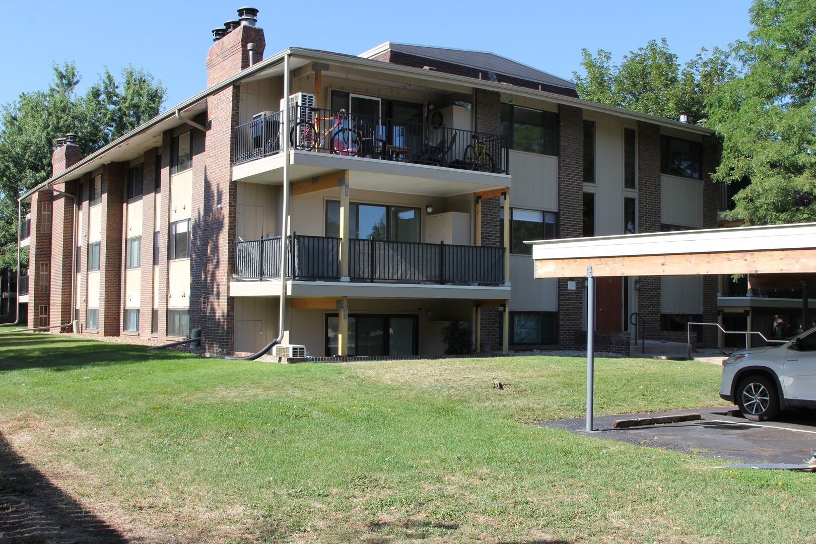 Building Photo - 600 Manhattan Dr