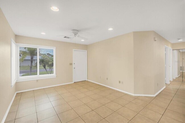Building Photo - 5439 Kenwood Dr
