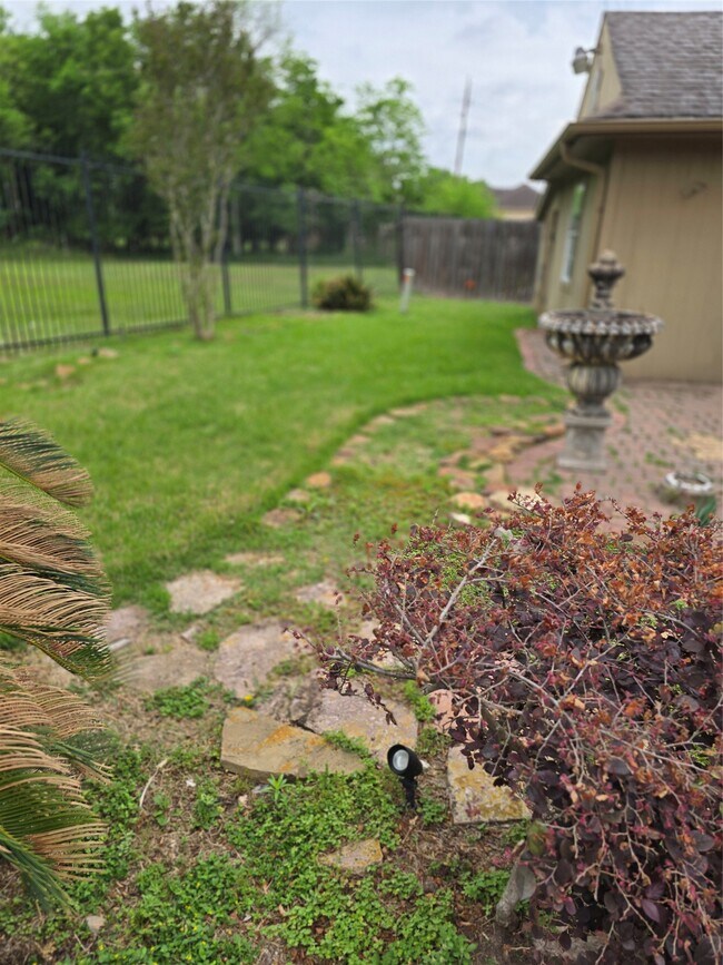 Building Photo - 12018 McKinney Falls Ln