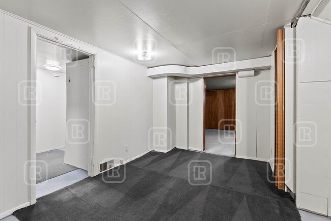 Building Photo - 808 E Mission Ave