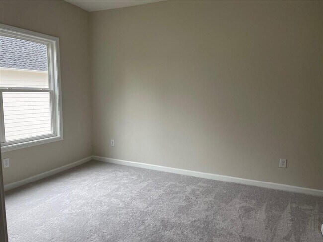 Building Photo - 3750 Crestland Ln