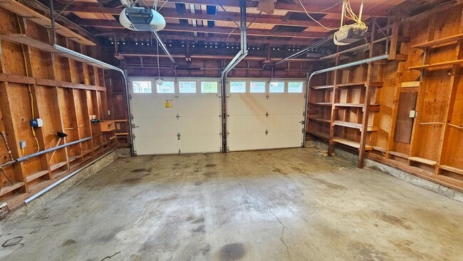 Building Photo - Beautiful 3 Bed 2 Bath Rambler in Beautiful Redmond