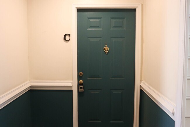 Building Photo - 4384 Daphne Ln