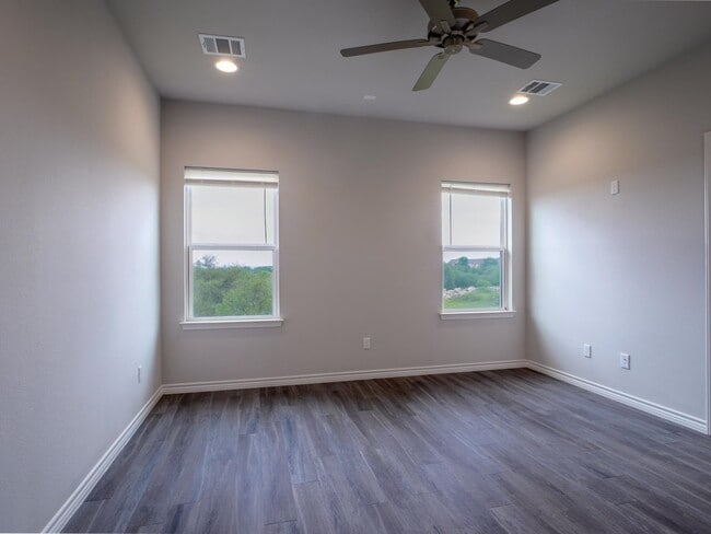 Building Photo - 222 Peruna Dr