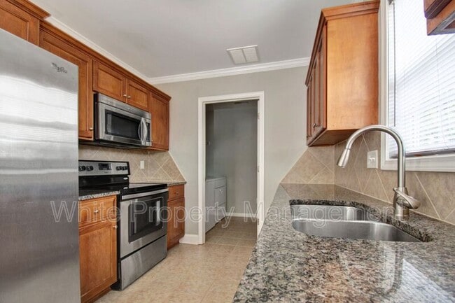 Building Photo - 49 Linford St