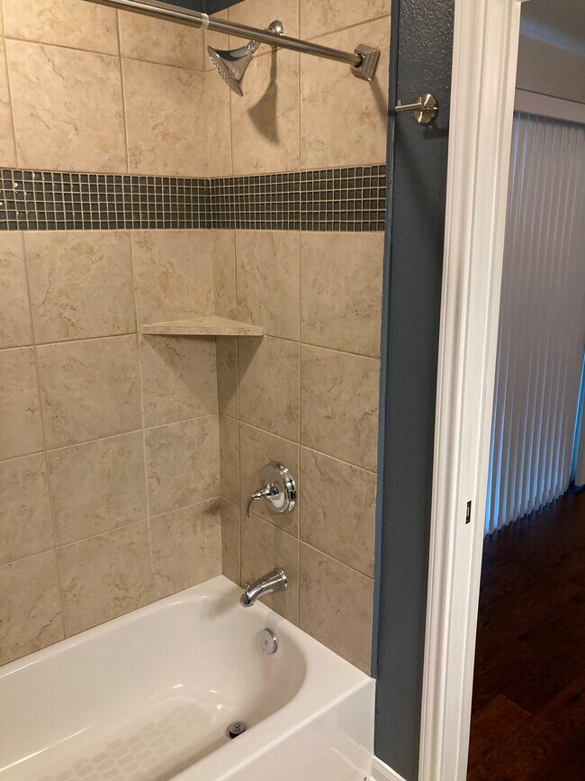 Building Photo - 100 Lorenz Rd