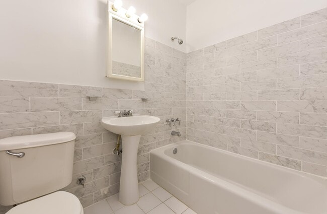 Building Photo - Spacious & Bright Junior 1 Bedroom at River Place East