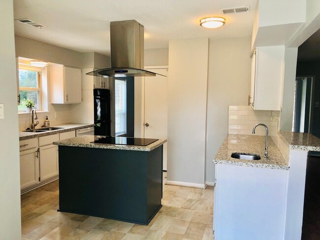 Building Photo - 29021 Cherrywood Ln