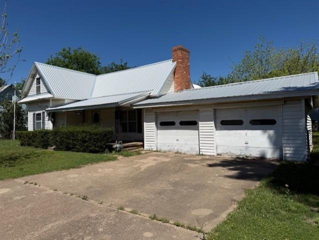 Building Photo - 411 E Avenue G
