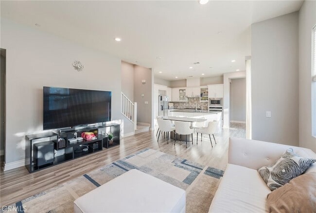 Building Photo - 102 Spectacle