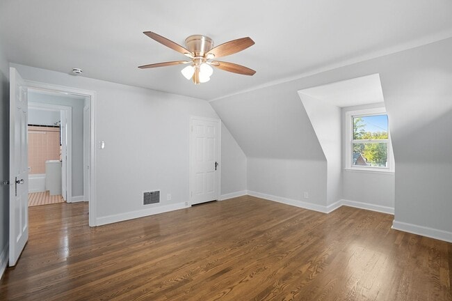 Building Photo - 3 Bedroom, 1.5 Bathroom Home in Cincinnati!