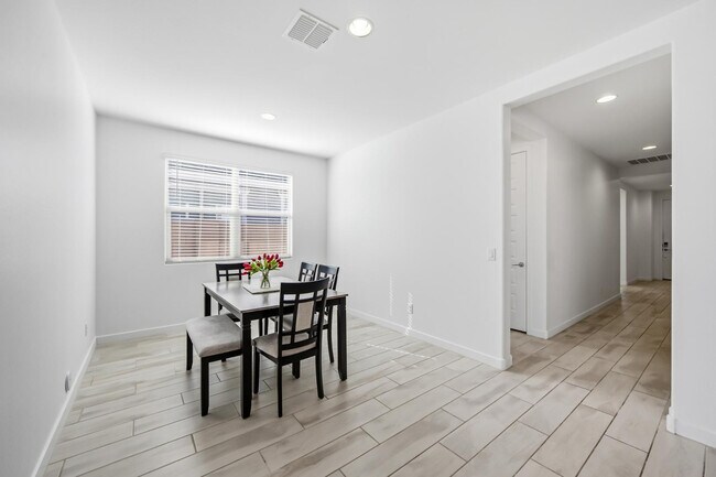 Building Photo - 2053 W Sienna Bouquet Pl