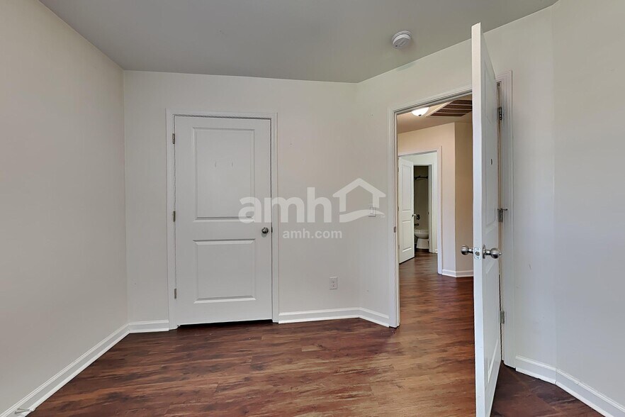 Building Photo - 37 Sand Live Oak Dr