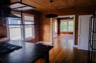 Building Photo - 1907 W 38th St