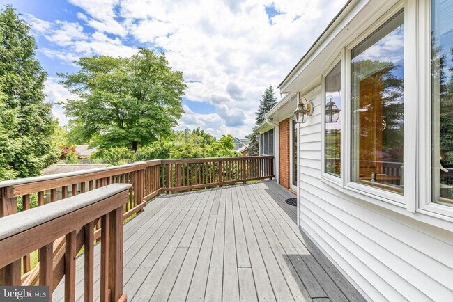 Building Photo - 1023 Westbriar Dr NE