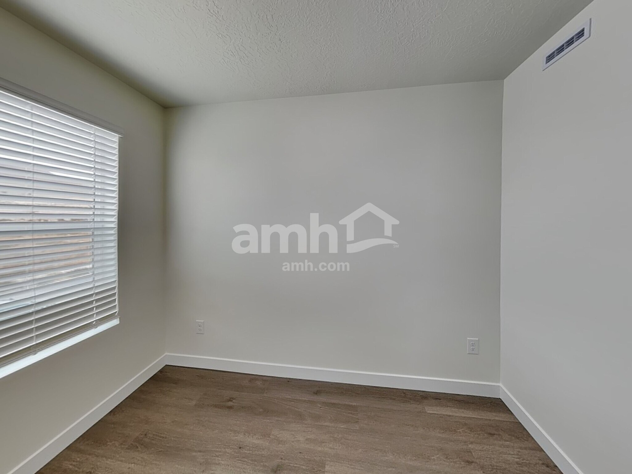 Building Photo - 1232 W Mahogany St