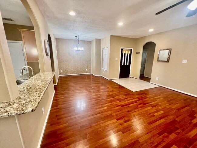 Building Photo - 2830 Spring Dusk Dr