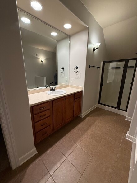 Master Bath - 1828 Rushing Wood Dr NW