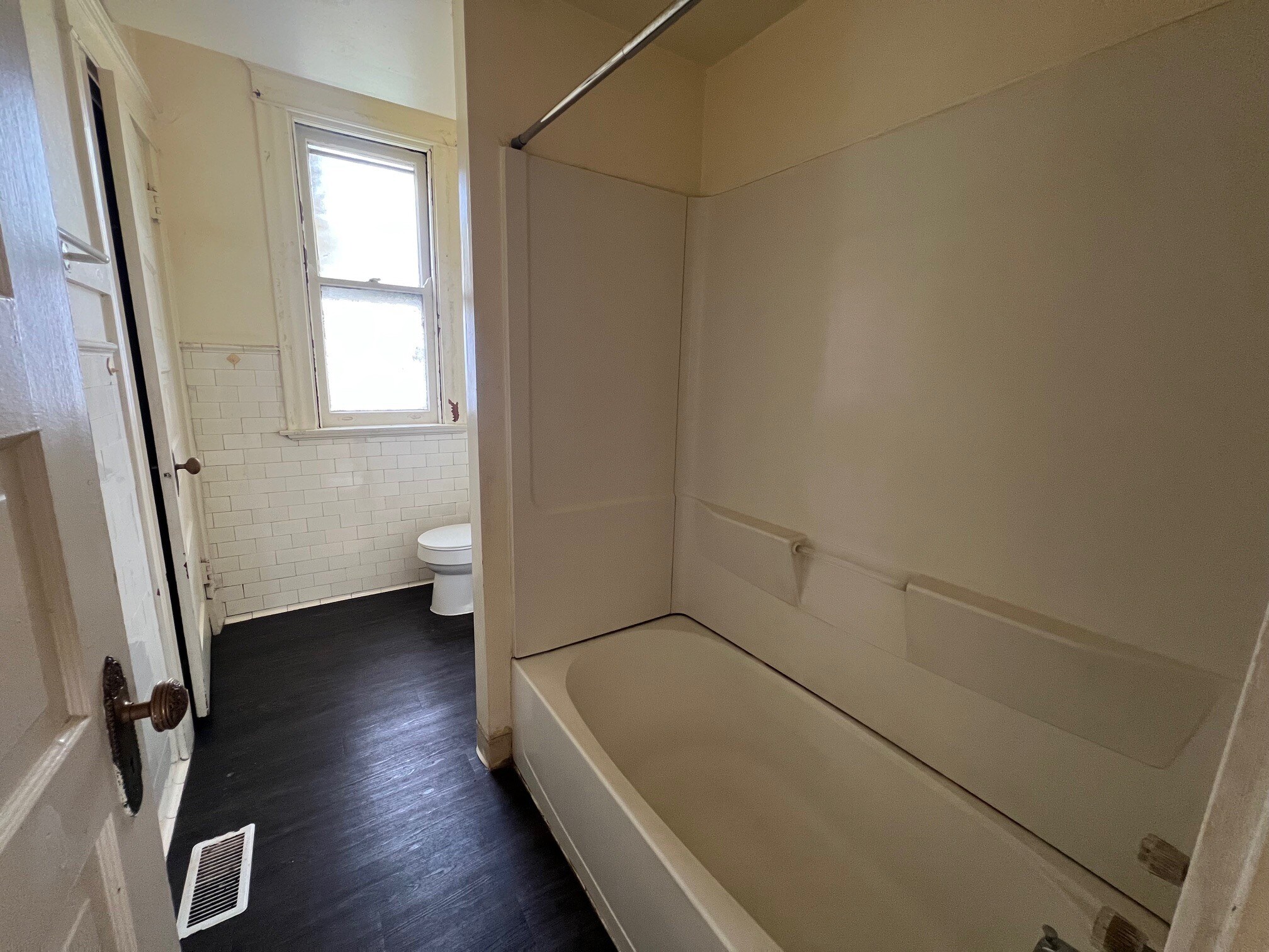 Building Photo - 268 Helen St