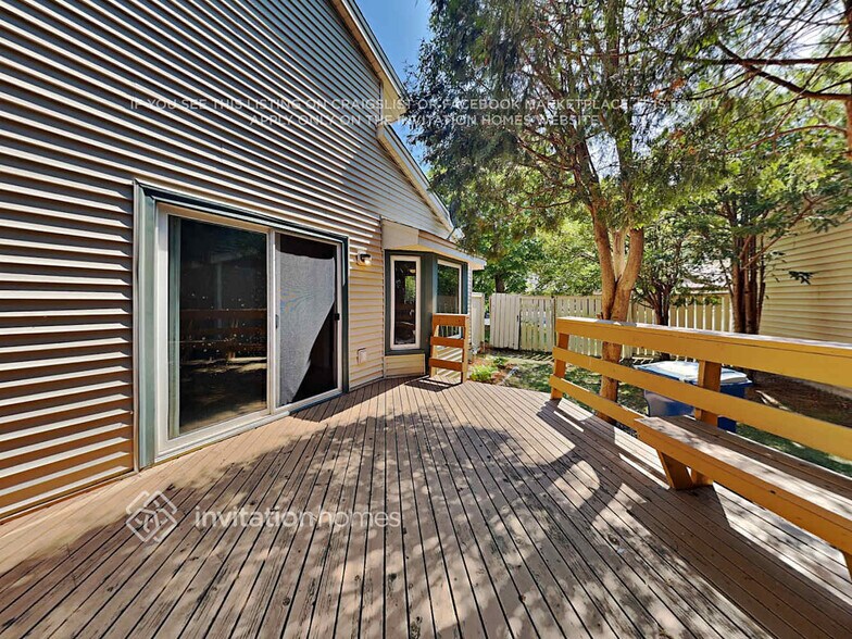 Building Photo - 5565 Knoll Dr