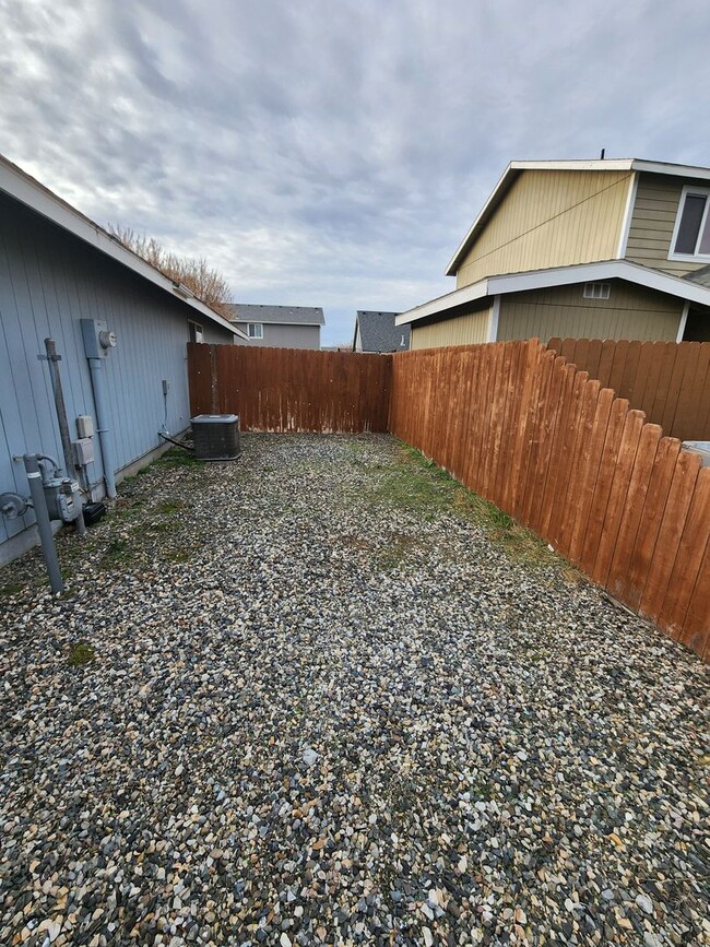 Building Photo - Beautiful home in Pasco