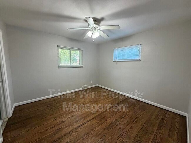 Building Photo - 1570 Mendell Dr