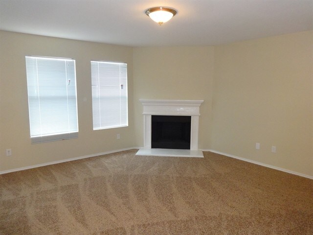 Building Photo - 1120 Boxwood Dr