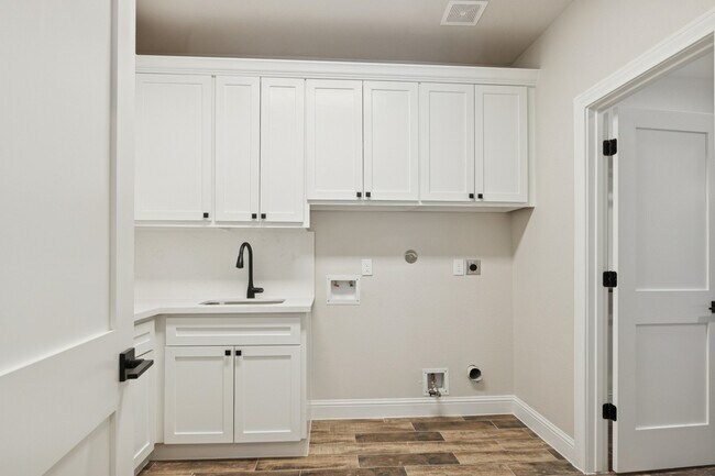 Building Photo - 1610 Newgulf Dr