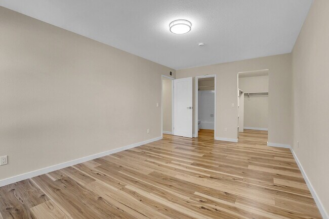 Building Photo - $1,995 - 2 Bed, 2 Bath Condo in Lakewood w...