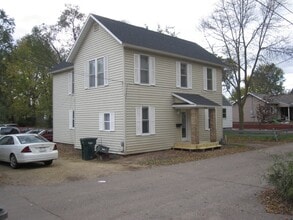 Building Photo - 5 Bed 2 Bath close to UWEC available June 1st! Has a new bathroom!