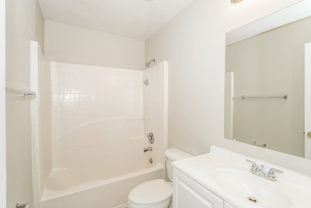 Building Photo - 5840 Lake Front Dr