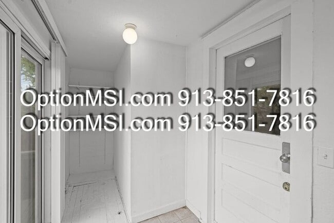 Building Photo - West Plaza!!!