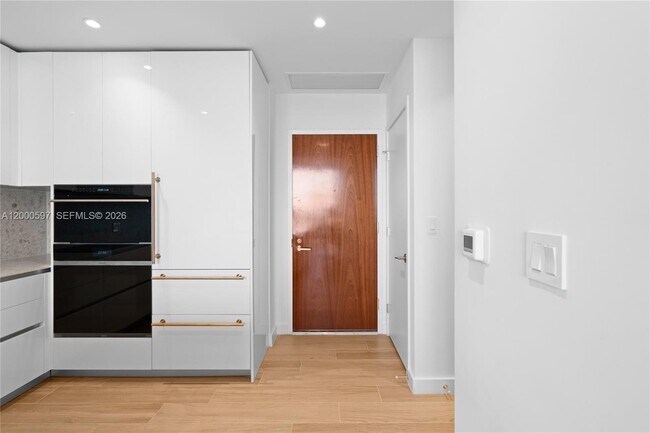 Building Photo - 2678 Tigertail Ave