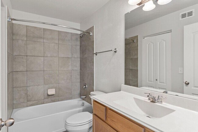 Building Photo - 1600 Arbor Knot Dr