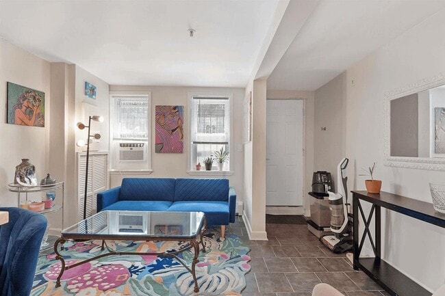 Building Photo - 98 Bright St