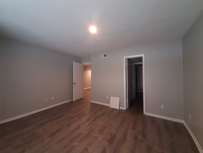 Building Photo - 767 Bering Dr