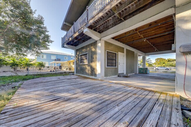 Building Photo - 115 Marina Ave