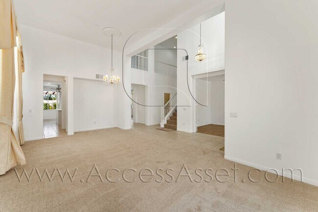 Building Photo - Huge 5 Bed/ 3.5 Bath Home In Desirable Gated Rancho Madera community In Temecula!